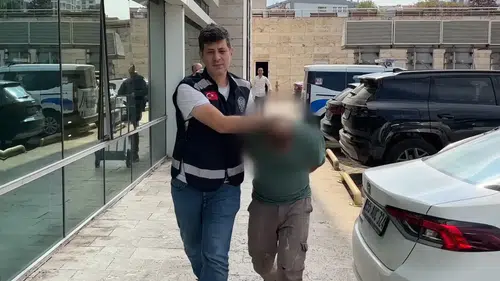 Havaya ateş edip silahı başına dayayan şüpheli teslim oldu