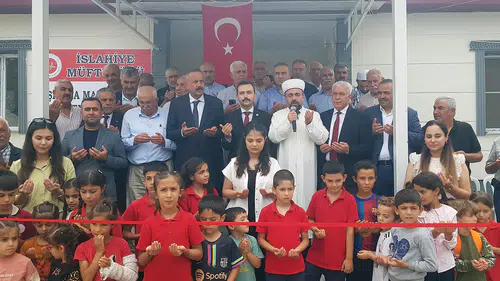 Depremde hasar gören cami hayırsever desteğiyle yeniden ibadete açıldı