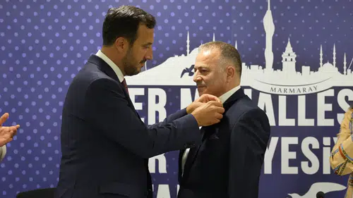 Üsküdar'da 4 CHP'li meclis üyesi AK Parti'ye katıldı