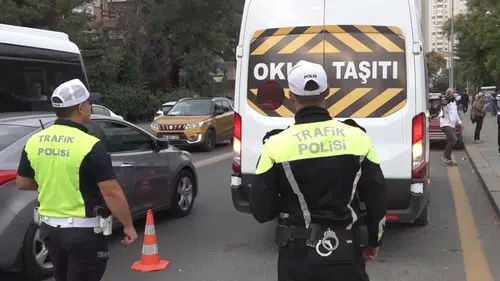 Okulların açılmasıyla okul çevrelerinde güvenlik önlemlerini artırıldı