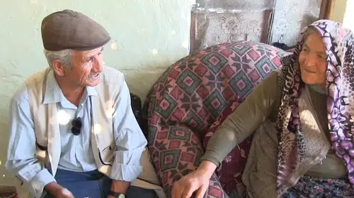 İşitme cihazıyla eşinin sesini 53 yıl sonra ilk kez duydu