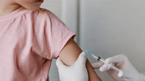 Çocuklarda kış enfeksiyonlarına karşı aşı ve hijyen önerisi