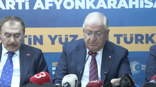 Milli Savunma Bakanı Güler, Afyonkarahisar'da partisinin il teşkilatıyla buluştu