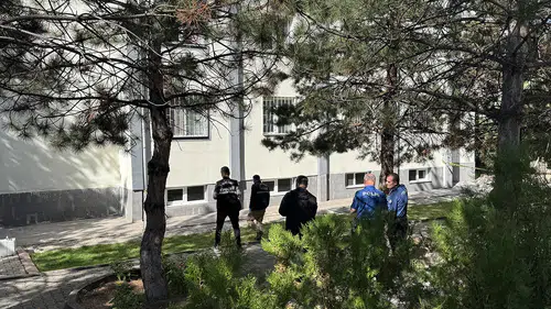 3. kattaki evin penceresinden düşen genç ağır yaralandı