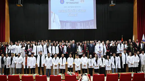 KSÜ Tıp Fakültesi birinci sınıf öğrencileri beyaz önlüklerini giydi