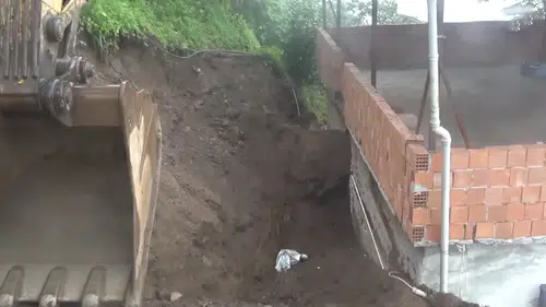 Trabzon'da heyelanda toprak altında kalan kişi öldü