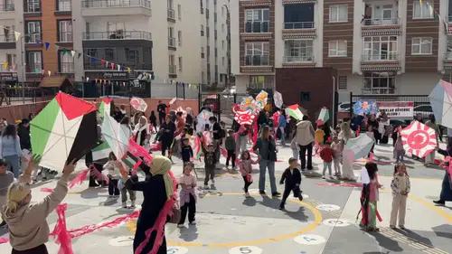 Ankara'da uçurtmalar Gazzeli çocuklar için gökyüzüne bırakıldı