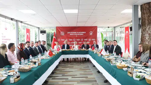 Bakan Göktaş, Muş'ta şehit aileleri ve gazilerle buluştu