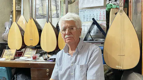 Müzik tutkusunu ahilik kültürüyle mesleğe dönüştürdü