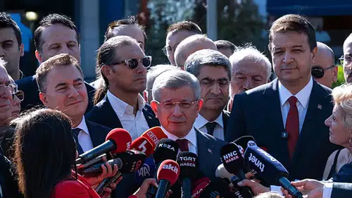 Ahmet Davutoğlu, Ankara Adliyesine gelerek ifade verdi