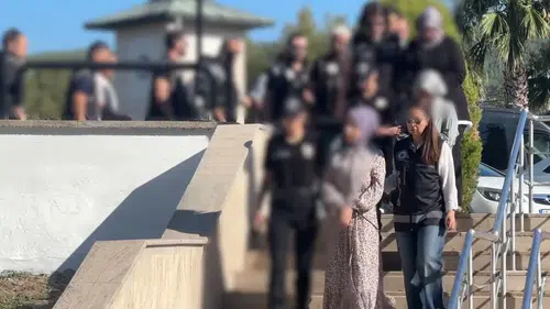 Teknede yakalanan 9 FETÖ şüphelisi ile kaptan adliyeye sevk edildi
