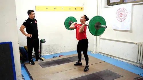 Milli halterci Asel Şenel'in hedefi yeni başarılara imza atmak