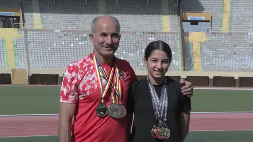 Şampiyon baba kız antrenmanlarda birlikte ter döküyor