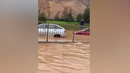 İstanbul'da sağanak su baskınlarına neden oldu