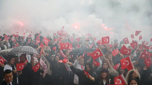 Öğrencilerden meşaleli Cumhuriyet Bayramı kutlaması