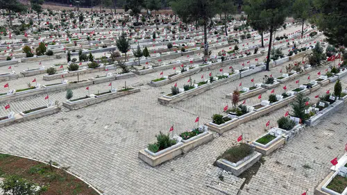 Kahramanmaraş’ta ulaşım ve mezarlık çalışmaları sürüyor