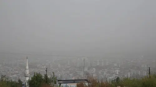 Hatay'da toz taşınımı nedeniyle görüş mesafesi düştü