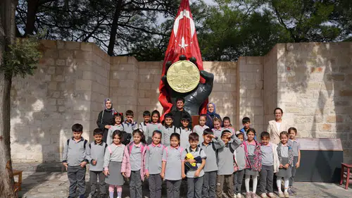 Edebiyat şehrinde çocukların dünyası kitaplarla renklendiriliyor