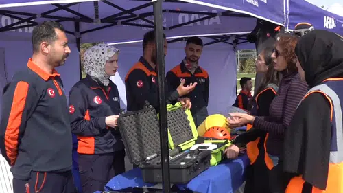 700 üniversite öğrencisi AFAD gönüllüsü olarak afetlere hazırlanıyor