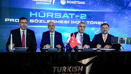 Türkiye'nin seri üretilebilen ilk uydu ailesi HÜRSAT için imzalar atıldı