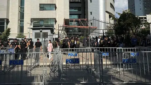 Mersin'de 3 belediye başkanı ve 47 kişi hakkında tutuklama talebi