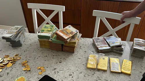 Yolsuzluk soruşturmasında yüklü miktarda döviz ve altın ele geçirildi