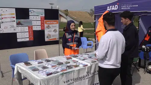 Van depreminde enkazdan kurtarıldı, afet gönüllüsü oldu