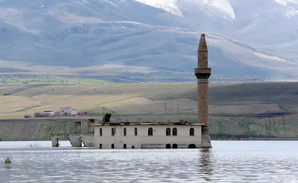 Gümüşören Barajı'nda eski yerleşim yerleri yeniden sular altında kaldı