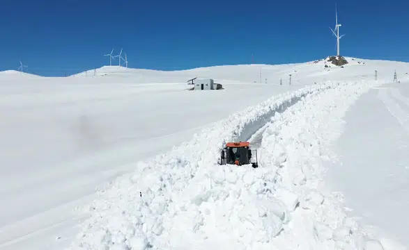 Türkiye’nin bazı kesimlerinde karla mücadele çalışmaları devam ediyor