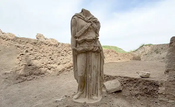 Laodikeia'da 2 metrelik Athena heykeli bulundu