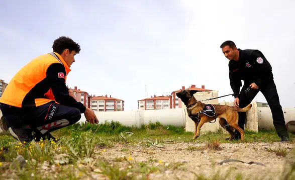 Can dostlar hayat kurtarma eğitimine sıkı hazırlanıyor