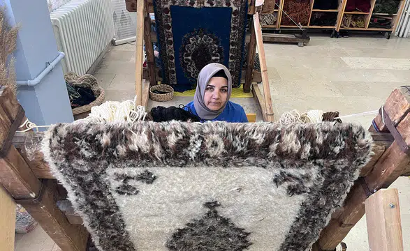 Bünyan halısı, türkü ve maniler eşliğinde kadınların ellerinde hayat buluyor