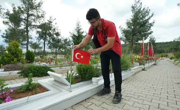 Kahramanmaraş’ta mezarlıklar Kurban Bayramına hazır