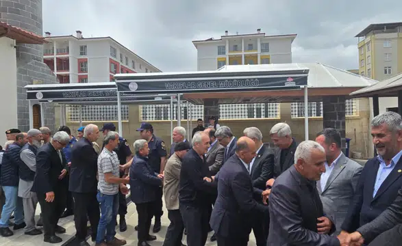 160 yıllık camide bayramlaşma töreni