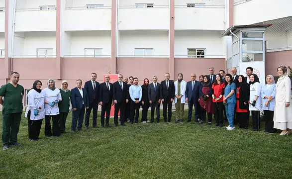 Bayram coşkusu şehrin ulu çınarlarıyla paylaşıldı