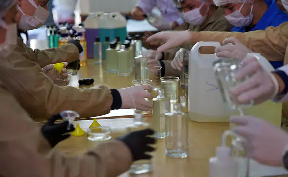 Fabrika gibi çalışan lisesinin öğrencileri üretimde ustalaştı