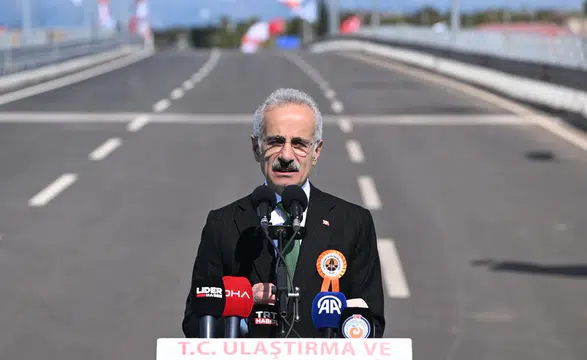 77 il birbirine bölünmüş yollarla bağlı