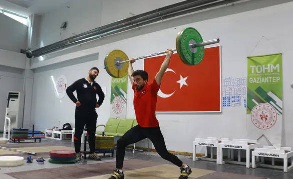 Milli Halterci Harun Algül'ün hedefi dördüncü Avrupa şampiyonluğu