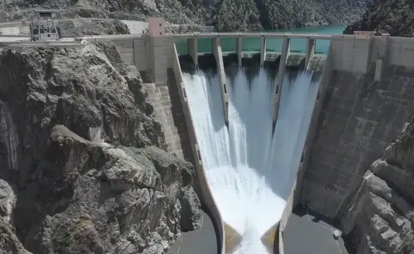 Su seviyesi yükselen barajlarda kontrollü su tahliyesi yapılıyor