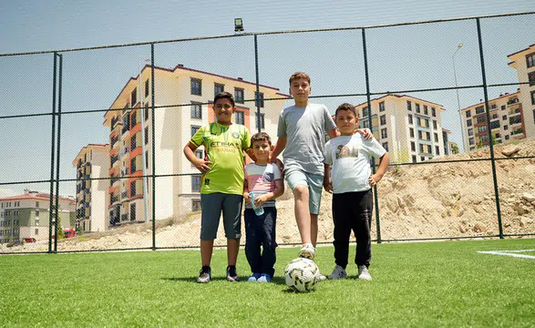 Çocuklar için 3 yeni halı saha ve yeni oyun alanı