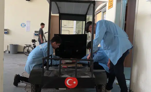 Siverekli öğrenciler güneş enerjili araç üretti