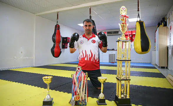 Dünya karate şampiyonu muhtar, öğrencileriyle Avrupa şampiyonluğu hedefliyor