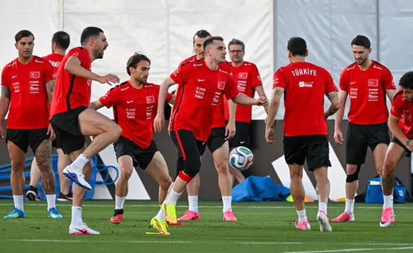 Bakan Bak, A Milli Futbol Takımının Kanada'daki ilk antrenmanını izledi