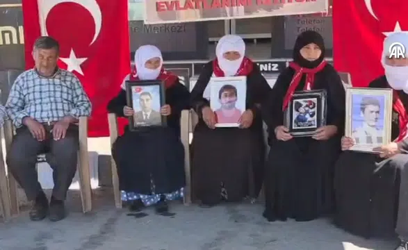 Muşlu aileler DEM Parti önündeki eylemlerini sürdürüyor
