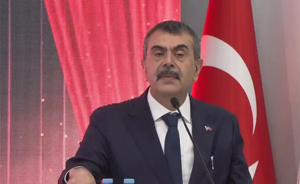 Bakan Tekin, Maarif Tiyatro Akademisi'nin sertifika töreninde konuştu
