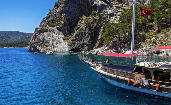Antalya'nın mavi yolculuk rotası tatilcileri ağırlıyor