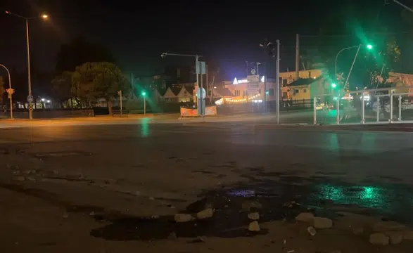 Hafif ticari araçla 2 motosikletin çarpıştığı kazada 1 kişi öldü
