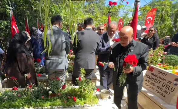 HAK-İŞ, 15 Temmuz şehitlerini kabirleri başında andı