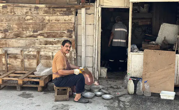 Usta kalaycı Mahmut Kaydı, 55 yıldır ateş başında mesai yapıyor
