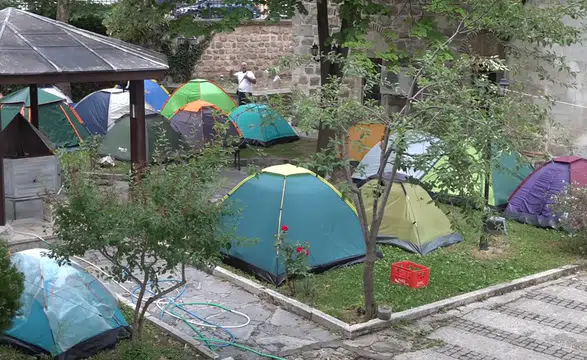 Kırkpınar sevdalısı güreşseverler çadırlarda konakladı